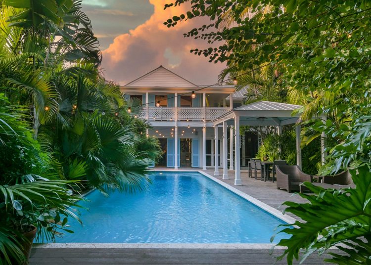 Celebrity Homes Kathy Ireland Home in Canada